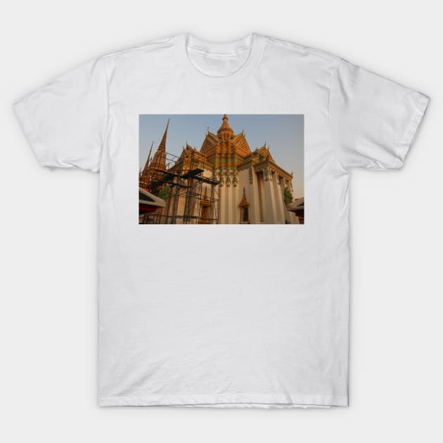 Phra Mondop at Wat Pho is the library hall for Buddhist scriptures. T-Shirt by kall3bu